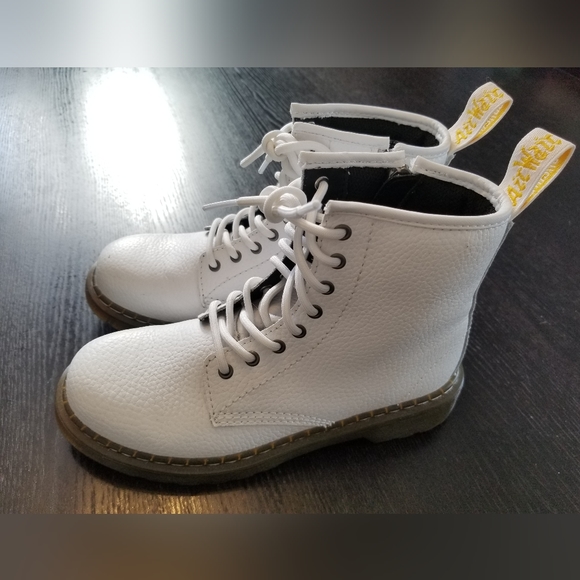 Doc Martens - Picture 2 of 4